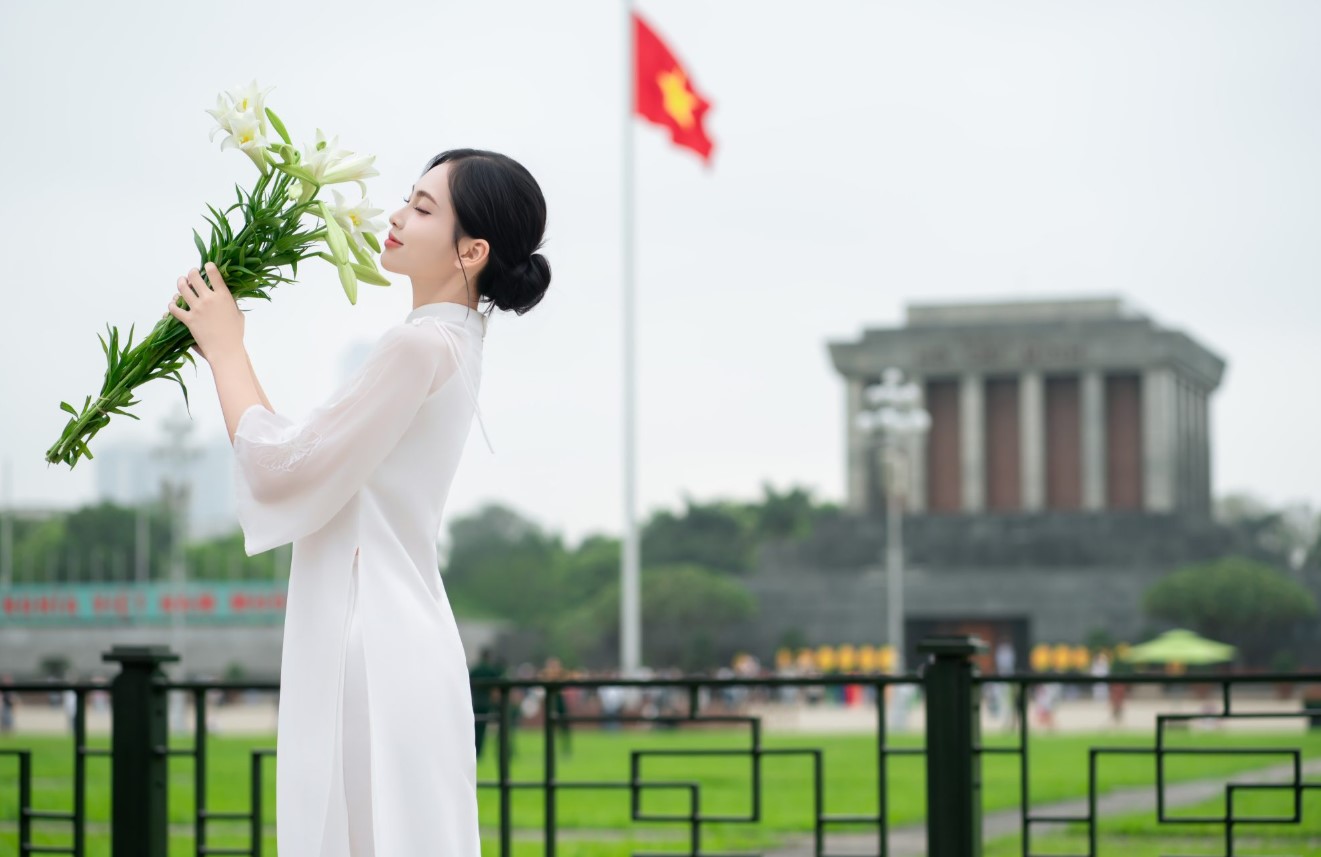 Hà nội có một vầng sáng lặng im